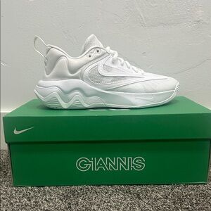 Nike Giannis Immortality 3